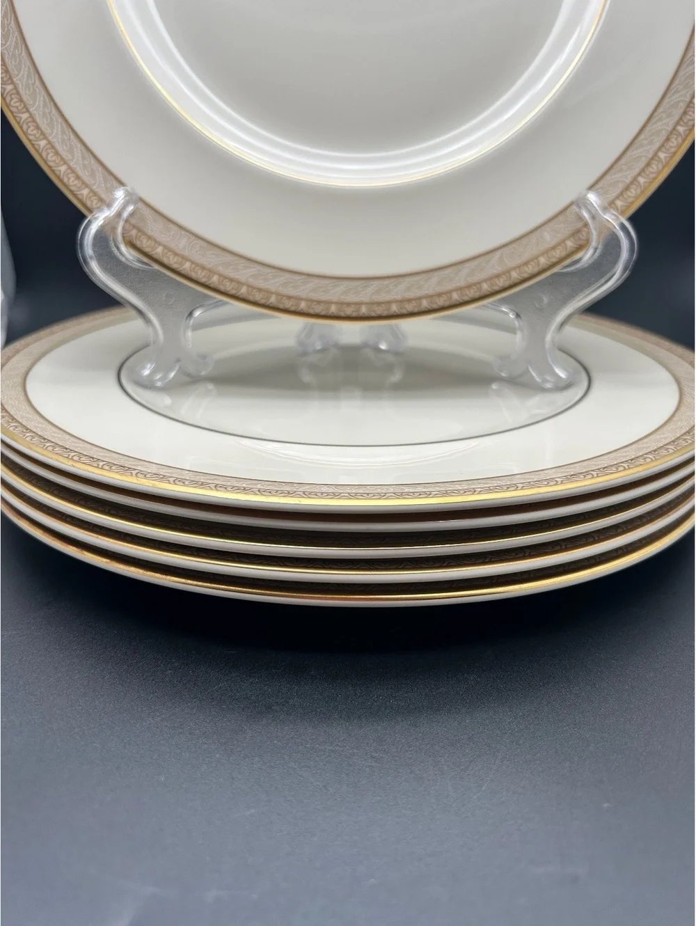 6 Royal Doulton “Toulouse” Dinner Plates- Like New